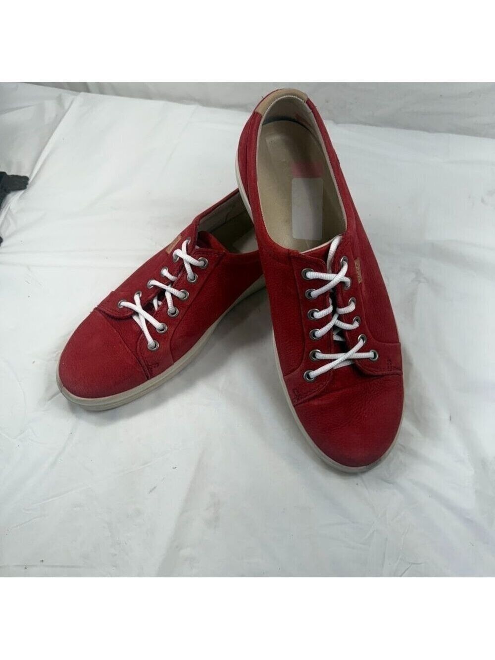 Ecco soft women’s size 11 sneakers in the cutest suede chili red
